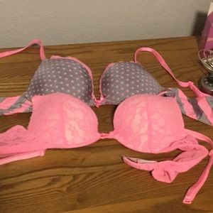 32 B Victoria Secret Bras Never Worn